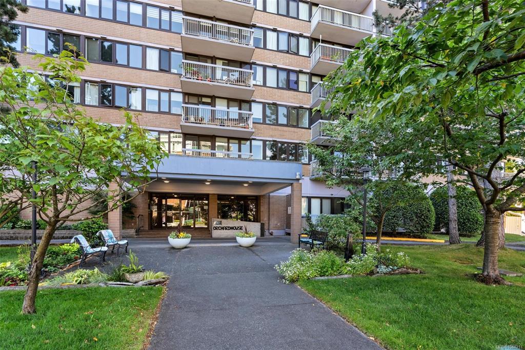Fourth View of 647 Michigan St, Orchard House, Victoria, BC, V8V 1S9