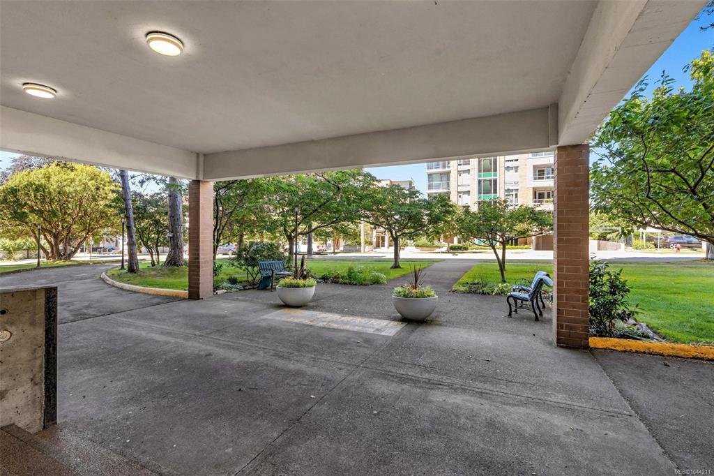 Fifth View of 647 Michigan St, Orchard House, Victoria, BC, V8V 1S9