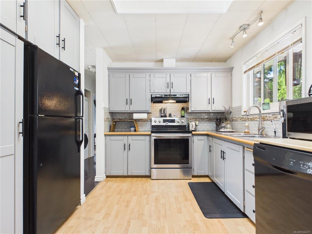 Fifth View of 3624 Uplands Dr, Nanaimo, BC, V9T 2T7
