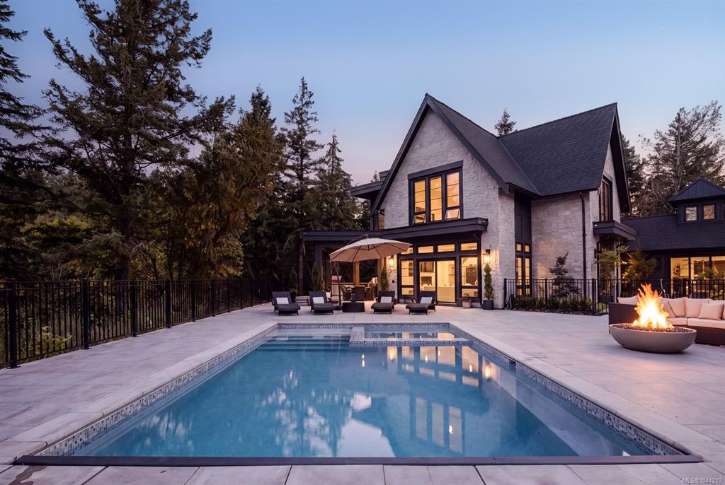 2060 Pinehurst Terr, 1044218, BC,