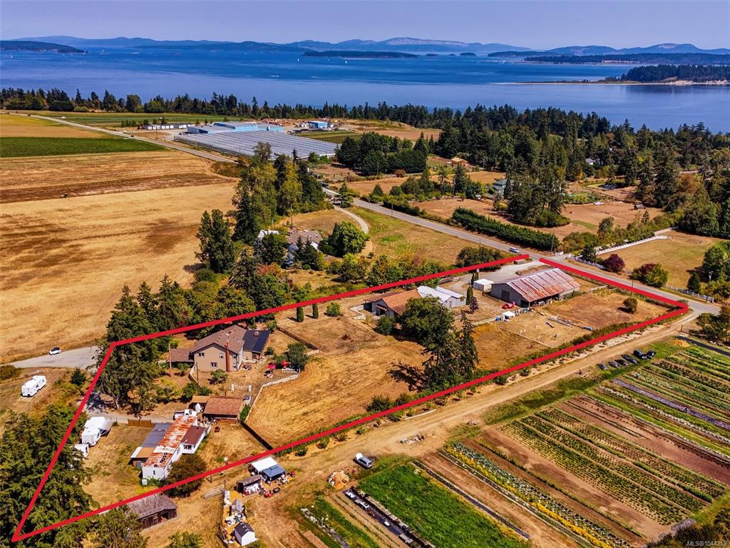 Second View of 2269 Newman Rd, Central Saanich, BC, V8M 1T3