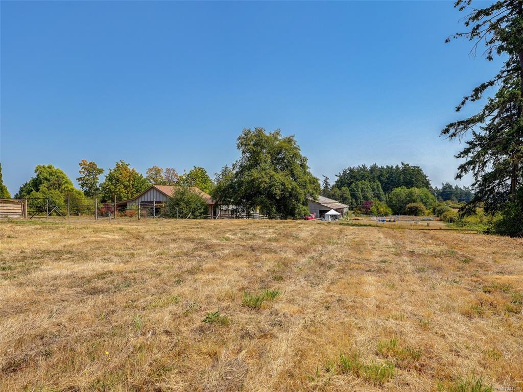 Third View of 2269 Newman Rd, Central Saanich, BC, V8M 1T3