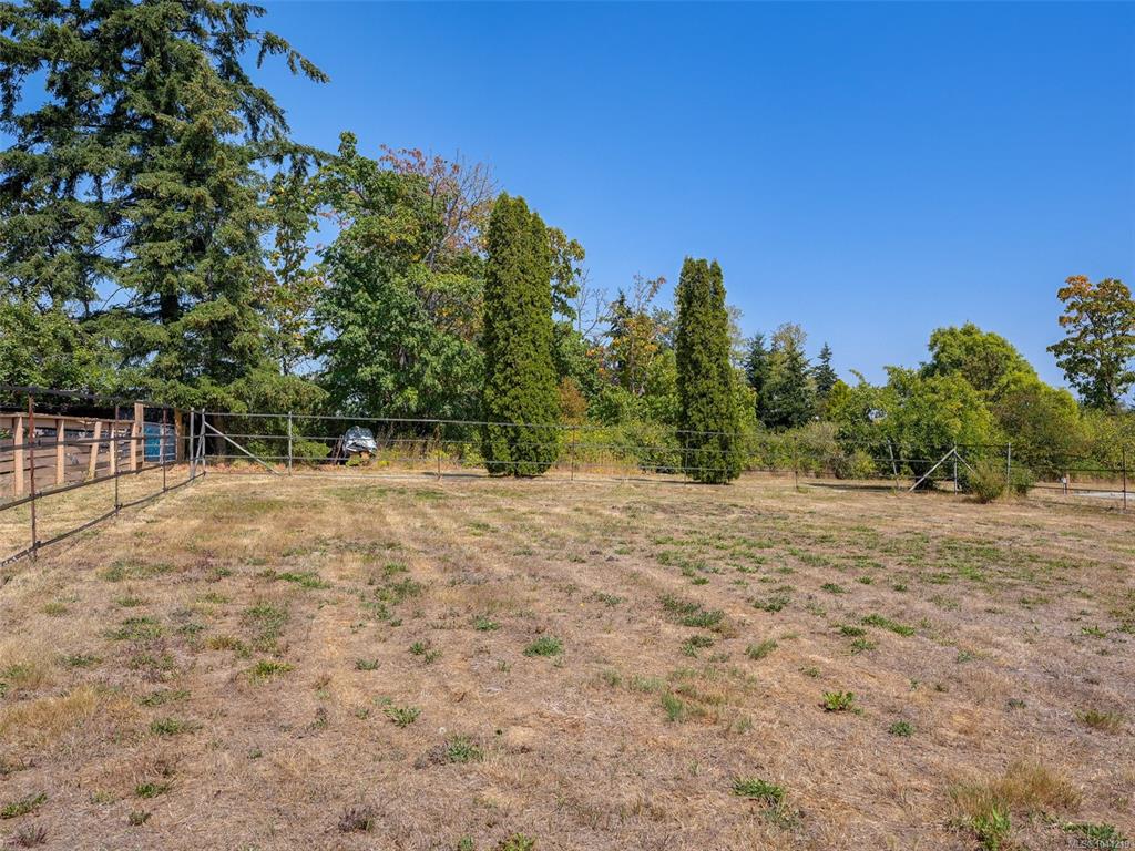 Fifth View of 2269 Newman Rd, Central Saanich, BC, V8M 1T3