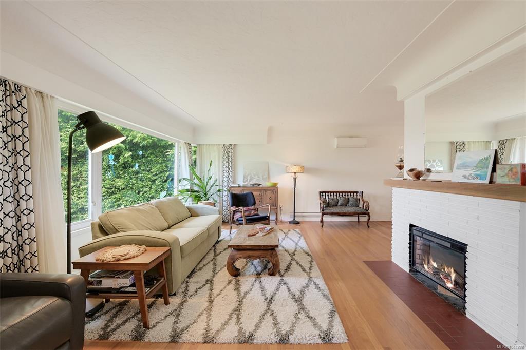 Fourth View of 3832 Pitcombe Pl, Saanich, BC, V8N 4B9