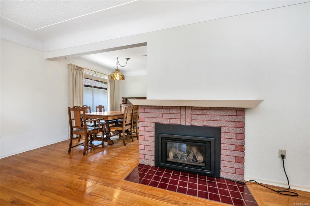 Fifth View of 1071 Lodge Ave, Saanich, BC, V8X 3B2
