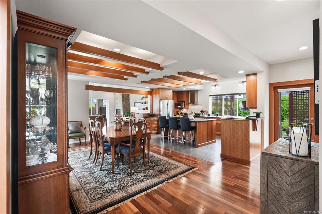 Fifth View of 880 Bluffs Dr, The Bluffs, Qualicum Beach, BC, V9K 0A2