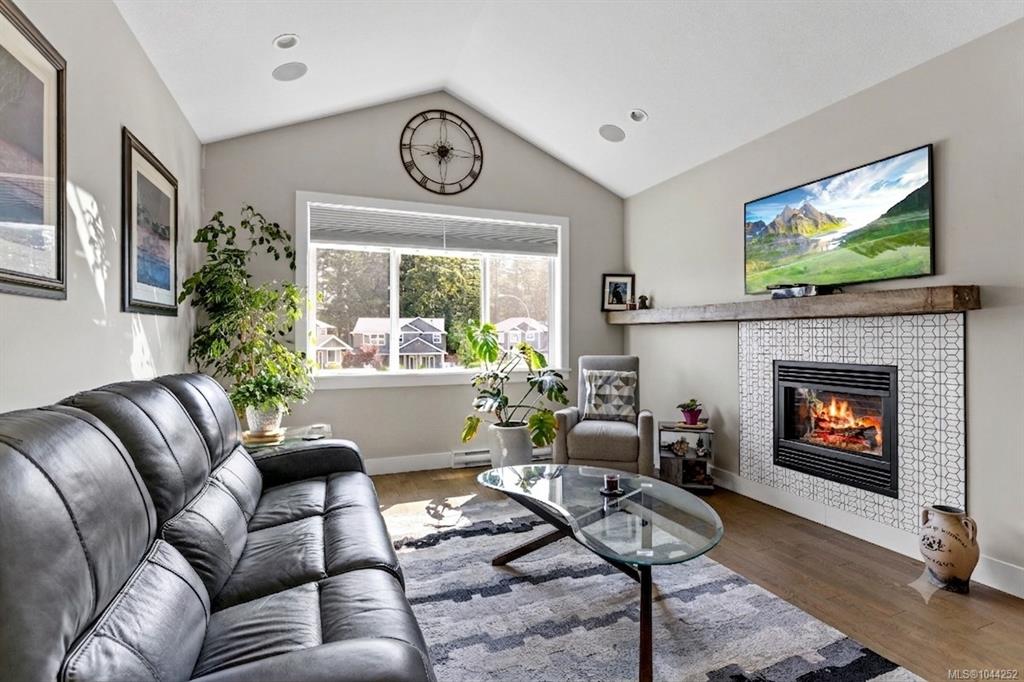 Fifth View of 513 Martina Way, Nanaimo, BC, V9T 0E2