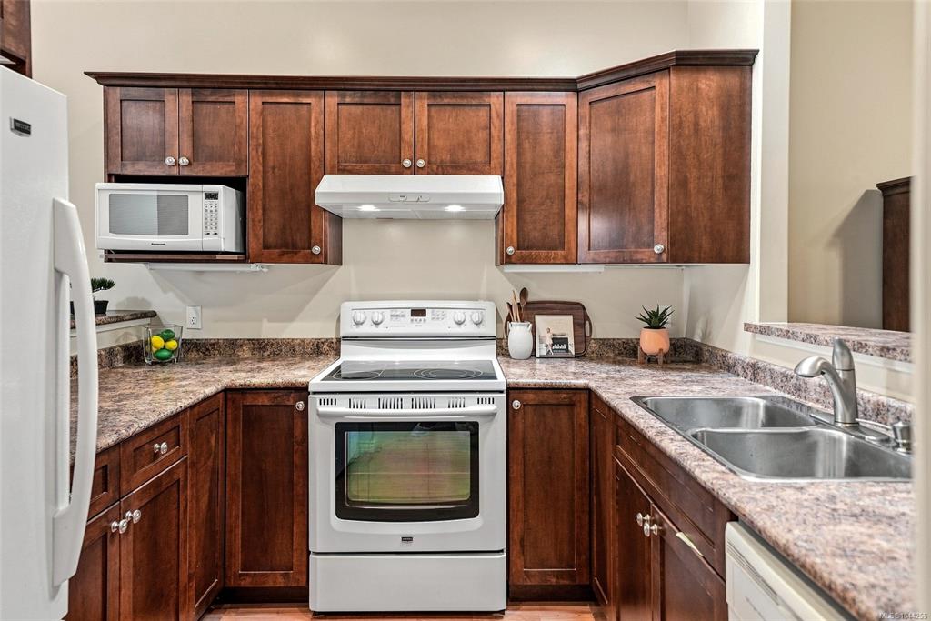 Fifth View of 631 Blenkin Ave, Oceanwood Gardens, Parksville, BC, V9P 2Z4