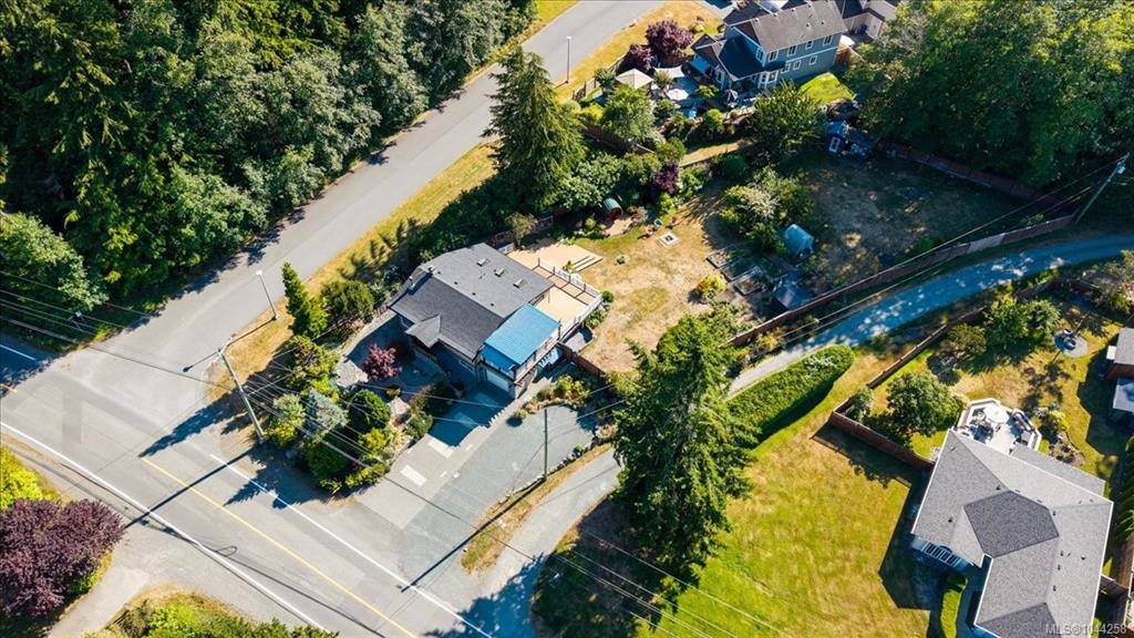 Fifth View of 1638 Whiffin Spit Rd, Sooke, BC, V9Z 0T8