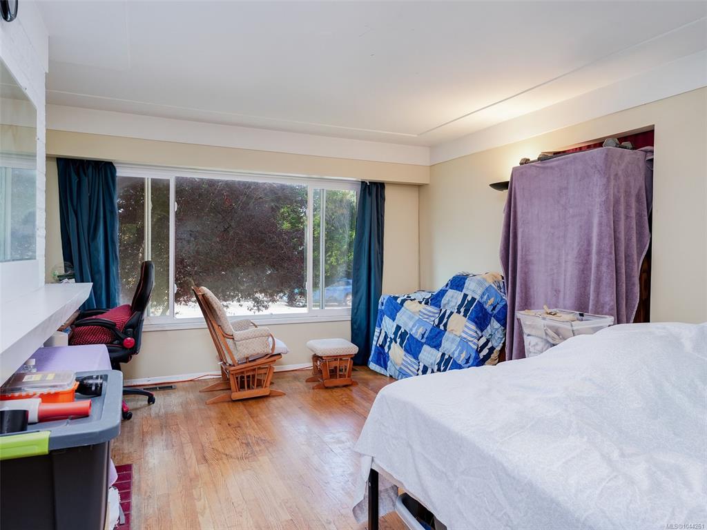 Fifth View of 1564 North Dairy Rd, Saanich, BC, V8T 3V3