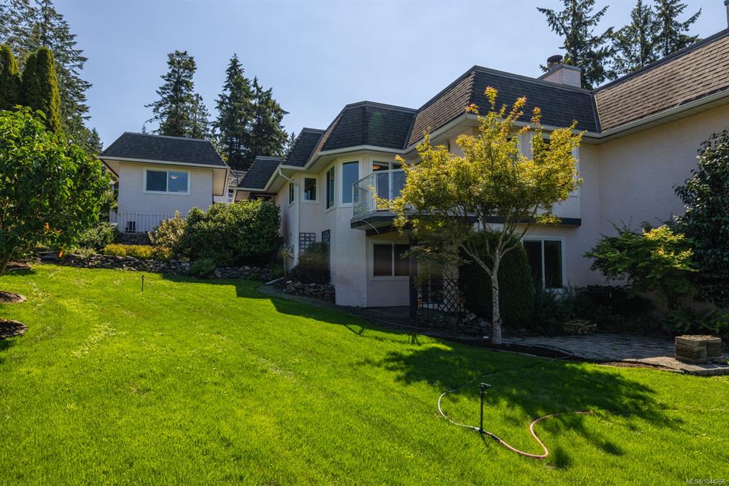 Third View of 930 Josephine Rd, Central Saanich, BC, V8M 1B3