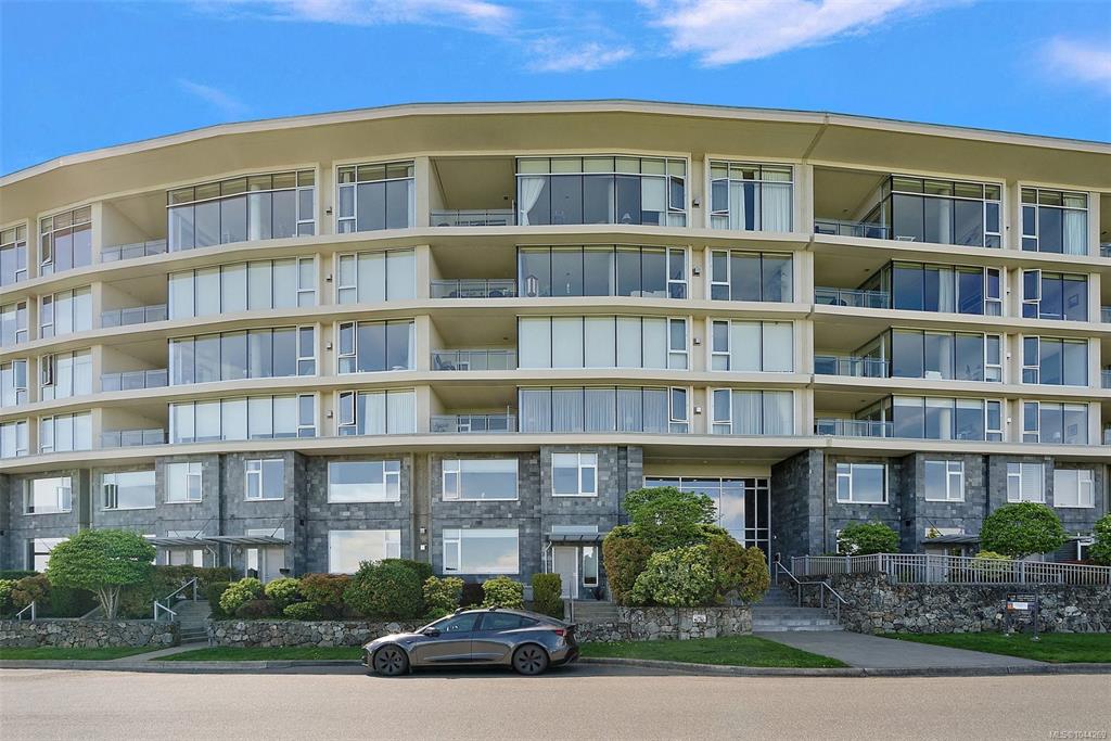 Fourth View of 5330 Sayward Hill Cres, Saanich, BC, V8Y 3H8