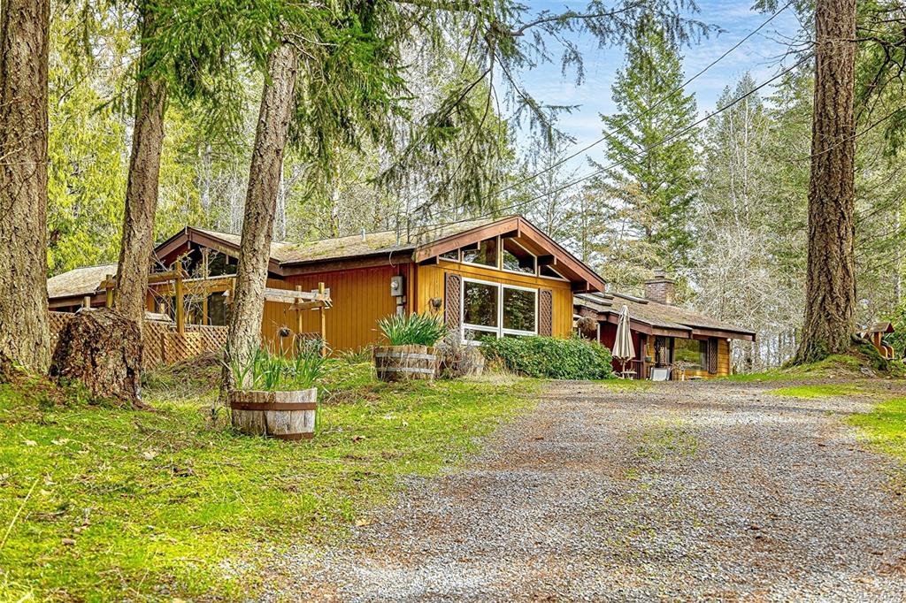 Third View of 2298 Munn Rd, Highlands, BC, V9E 1H5
