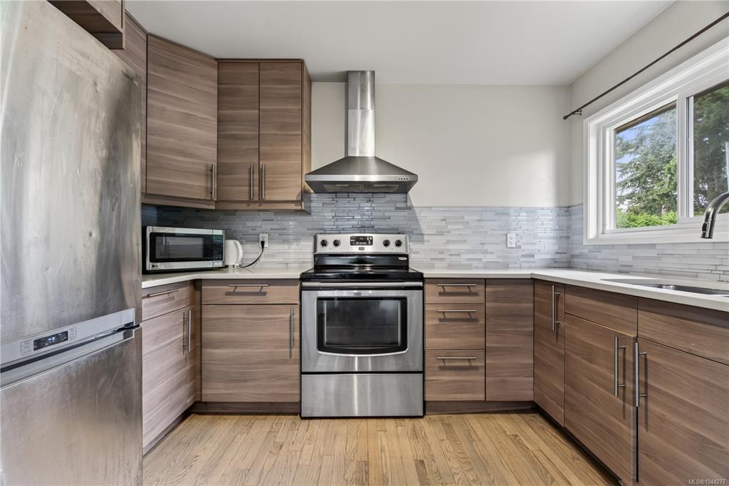 Third View of 1819 Dunnett Cres, Saanich, BC, V8N 2P4