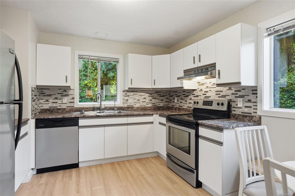 Fifth View of 184 Westwood Rd, Nanaimo, BC, V9R 6R8