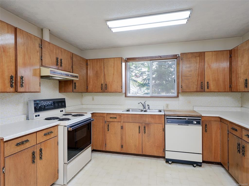 Fifth View of 361 Cotlow Rd, Colwood, BC, V9C 2E9