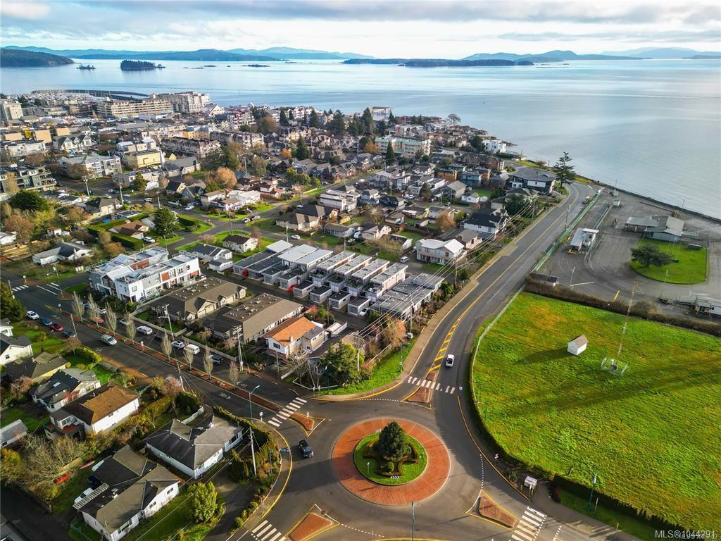 Fourth View of 9601 Fifth St, Sidney, BC, V8L 2W7