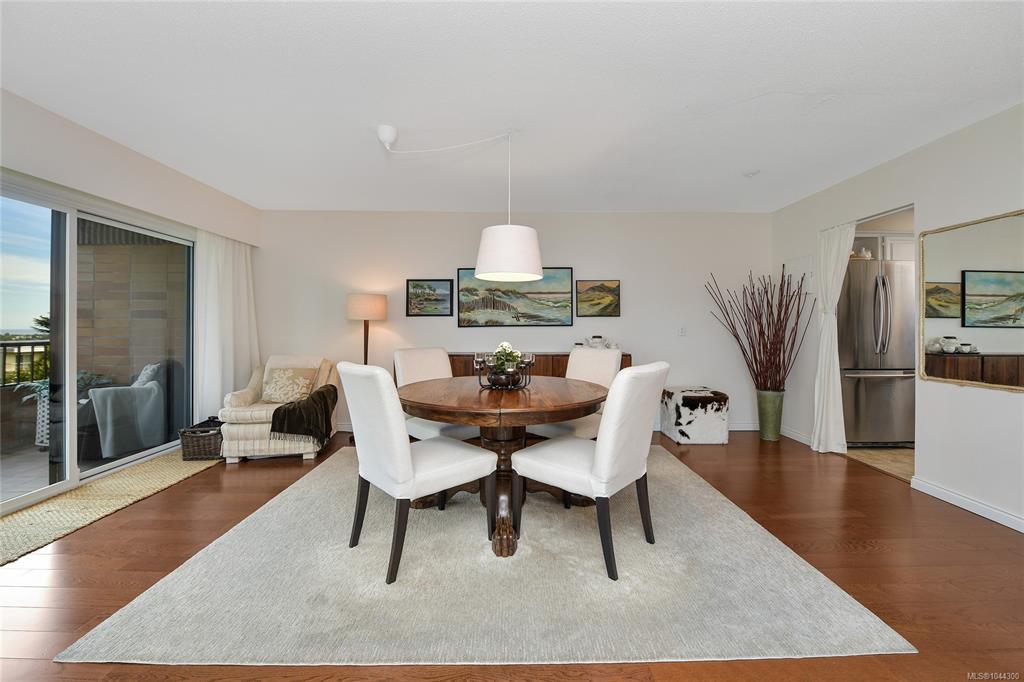 Fifth View of 2930 Cook St, Spencer Castle, Victoria, BC, V8W 3G3