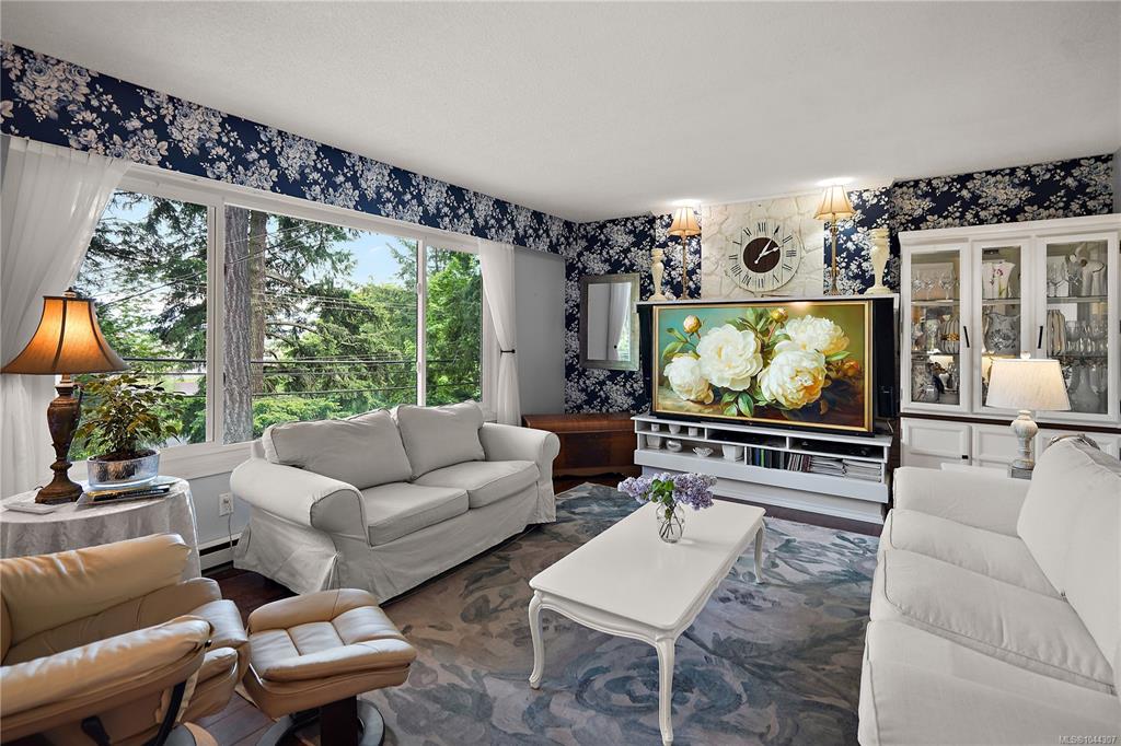 Fourth View of 6864 East Saanich Rd, Central Saanich, BC, V8Z 5Y9