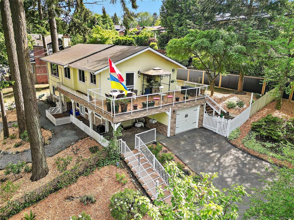 Fifth View of 6864 East Saanich Rd, Central Saanich, BC, V8Z 5Y9