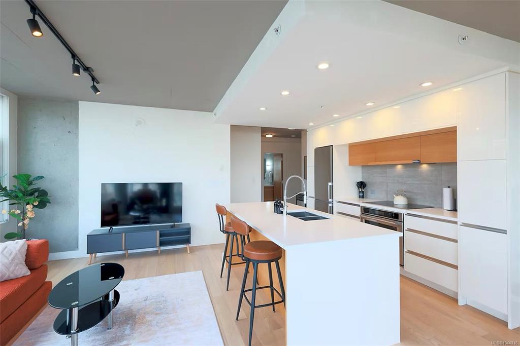 Fourth View of 989 Johnson St, Victoria, BC, V8V 0E3