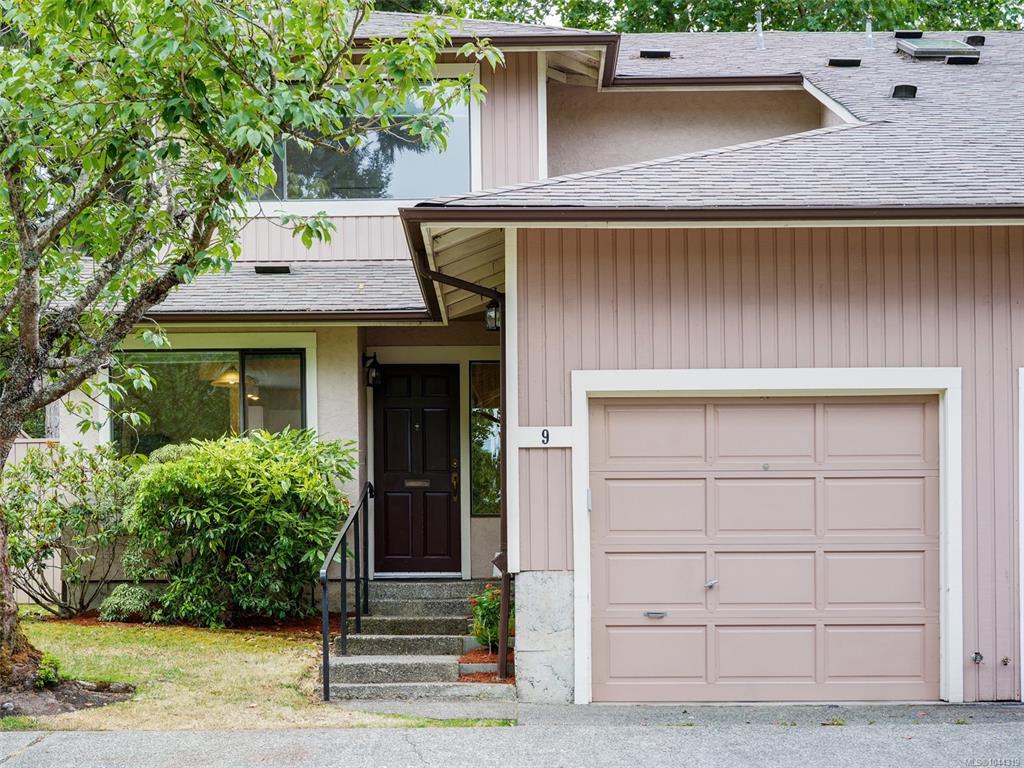 Second View of 1309 Mckenzie Ave, Braefoot Place, Saanich, BC, V8P 2M1
