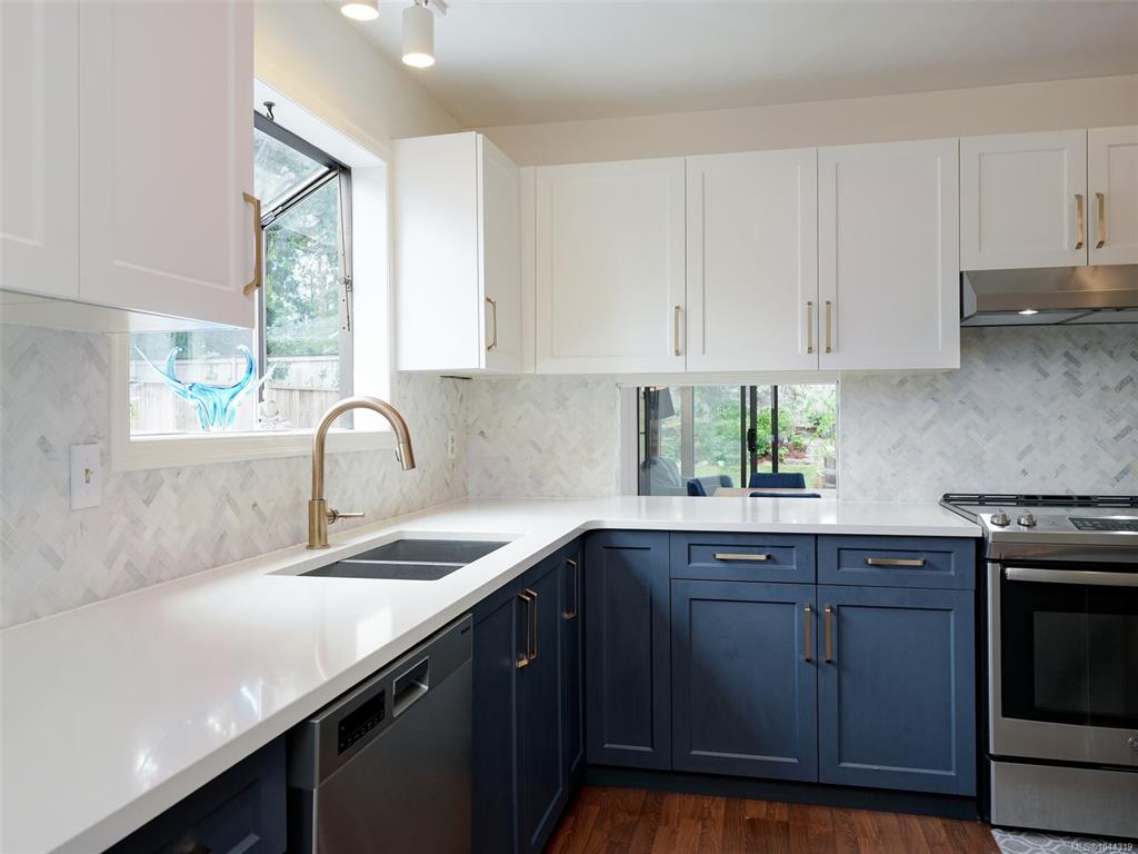 Third View of 1309 Mckenzie Ave, Braefoot Place, Saanich, BC, V8P 2M1