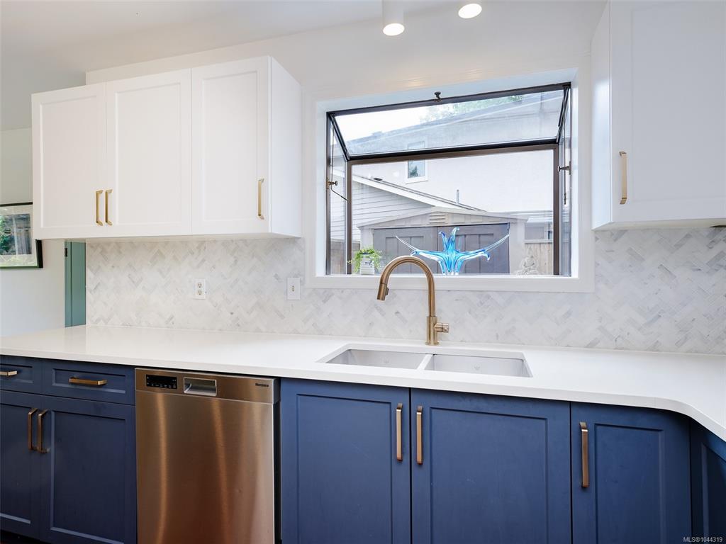 Fourth View of 1309 Mckenzie Ave, Braefoot Place, Saanich, BC, V8P 2M1