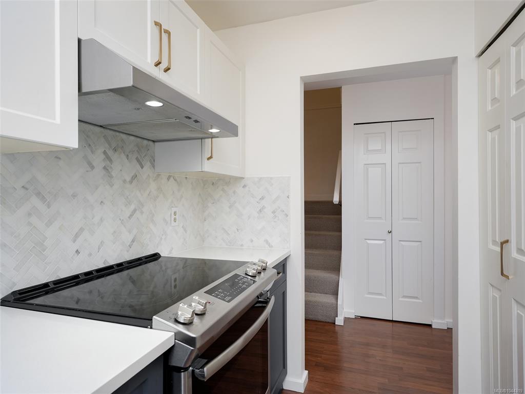 Fifth View of 1309 Mckenzie Ave, Braefoot Place, Saanich, BC, V8P 2M1