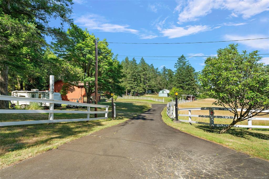 Second View of 1649 Charlton Rd, Saanich, BC, V9E 2C8