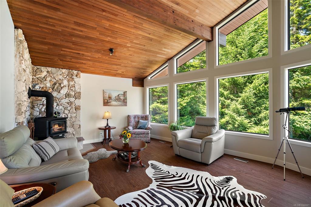 Fifth View of 1649 Charlton Rd, Saanich, BC, V9E 2C8
