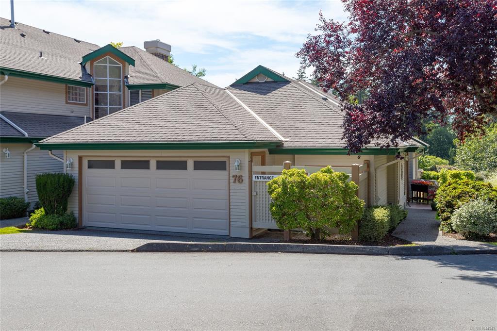 Third View of 530 Marsett Pl, Royal Links South, Saanich, BC, V8Z 7J2