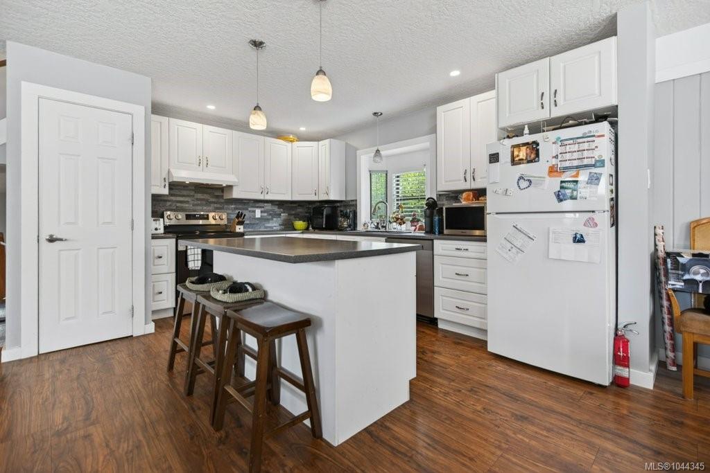 Third View of 1005 26th St, Courtenay, BC, V9N 7H6