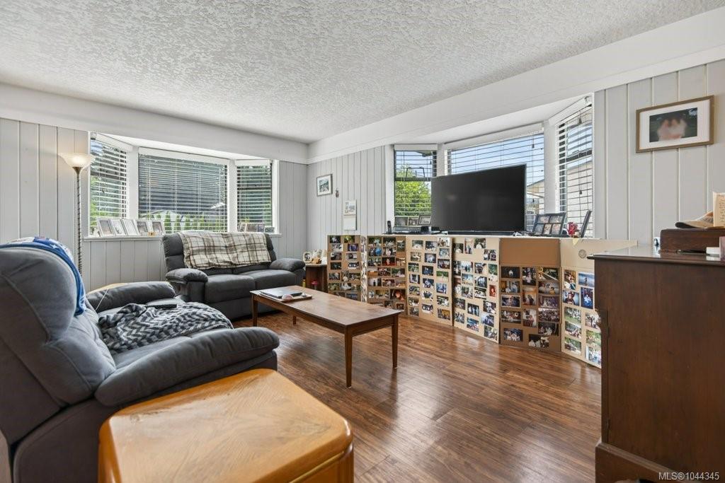 Fourth View of 1005 26th St, Courtenay, BC, V9N 7H6