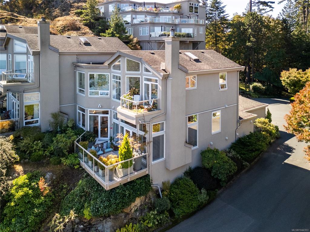 Third View of 4771 Cordova Bay Rd, Saanich, BC, V8Y 2J7