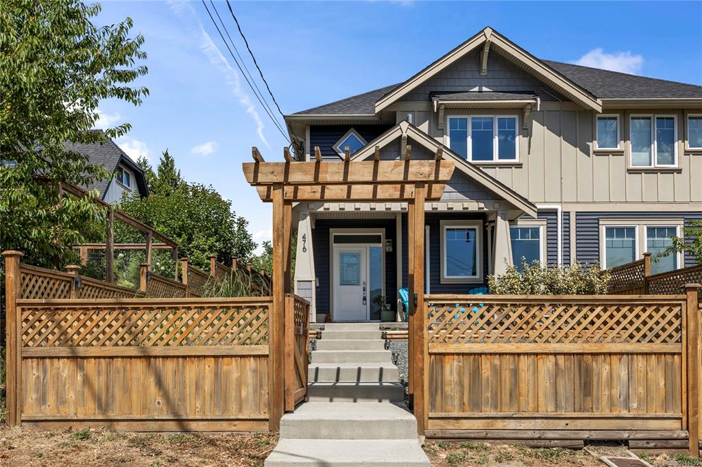 Second View of 476 Machleary St, Nanaimo, BC, V9R 2H2
