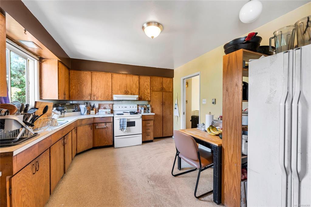 Fifth View of 4479 Majestic Dr, Saanich, BC, V8N 3H7