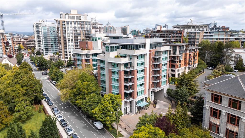 Fourth View of 810 Humboldt St, PARKSIDE, Victoria, BC, V8V 5B1