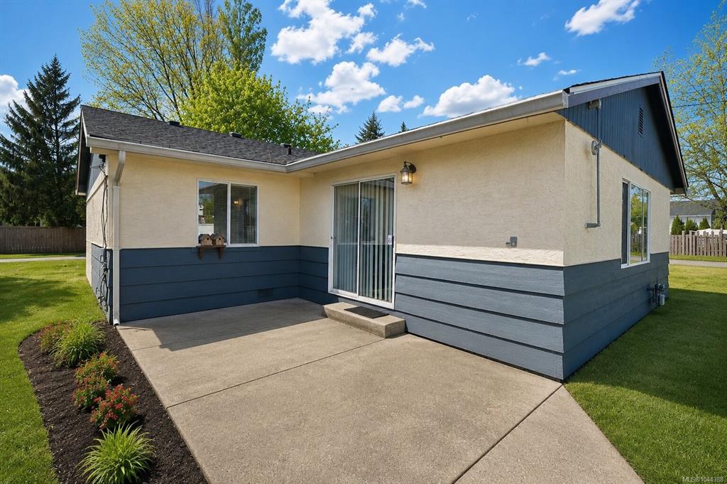 Third View of 710 Winchester Ave, Nanaimo, BC, V9R 4C1