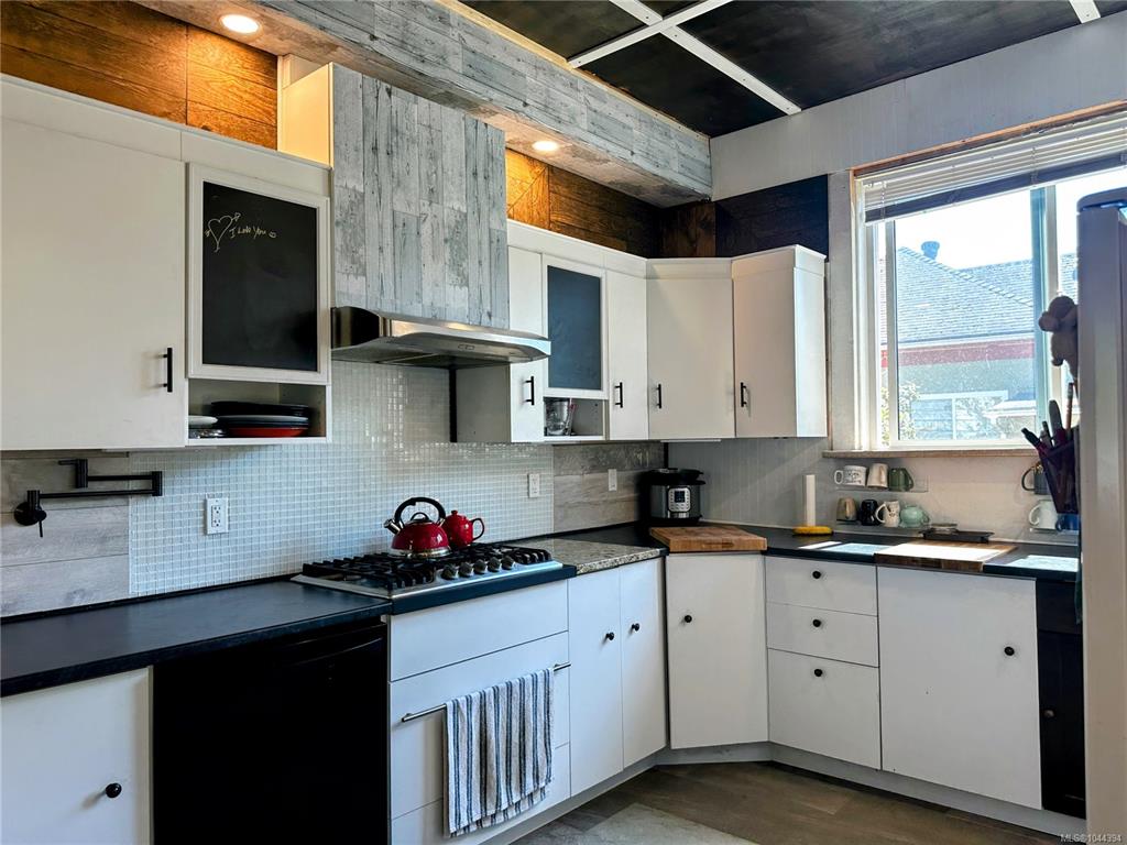 Third View of 37 Strickland St, Nanaimo, BC, V9R 4S1