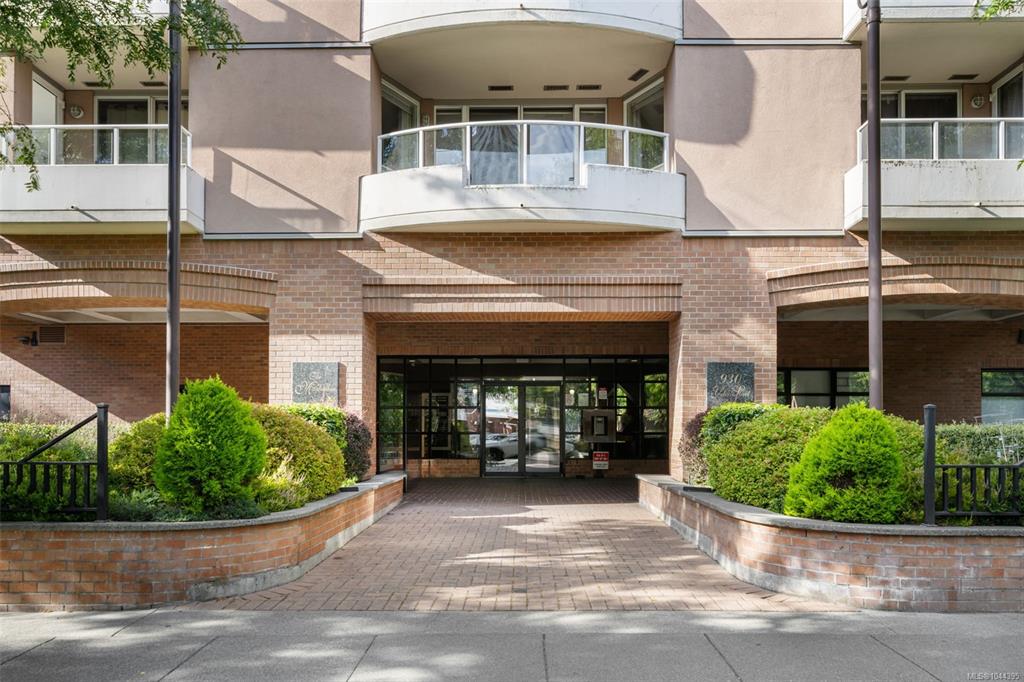 Third View of 930 Yates St, The Manhattan, Victoria, BC, V8V 4Z3