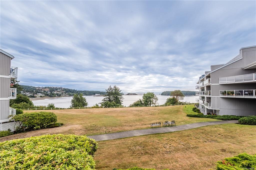 Third View of 2562 Departure Bay Rd, Seascape Manor, Nanaimo, BC, V9S 5P1