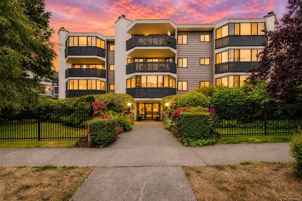 Second View of 1031 Burdett Ave, Copa Pacific, Victoria, BC, V8V 3G9