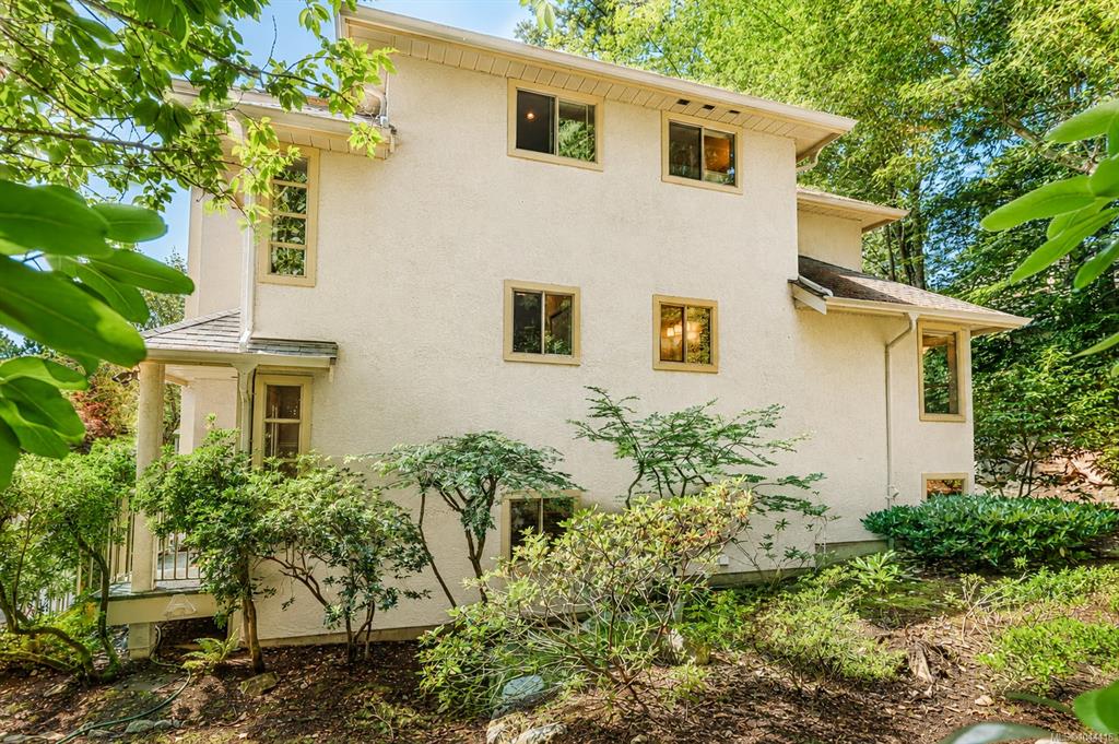 Third View of 510 Marsett Pl, Amble Green, Saanich, BC, V8Z 7J1