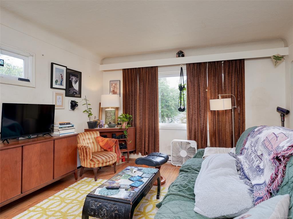 Fourth View of 2607 Shelbourne St, Victoria, BC, V8R 2Z2