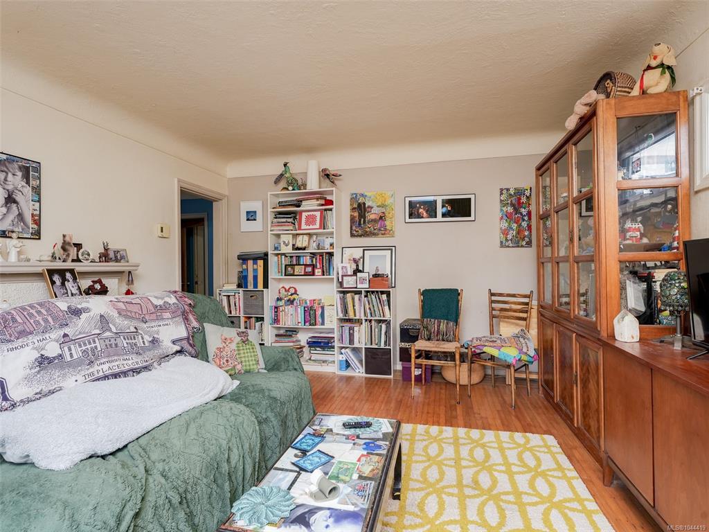 Fifth View of 2607 Shelbourne St, Victoria, BC, V8R 2Z2