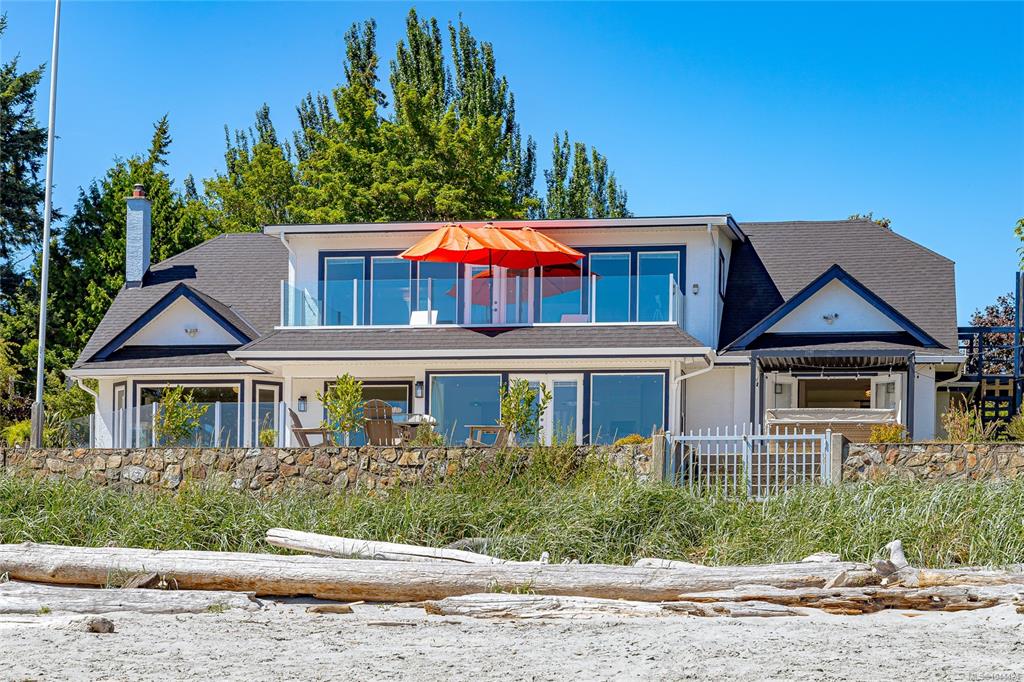 Fifth View of 3905 B Cadboro Bay Rd, Saanich, BC, V8N 4G3