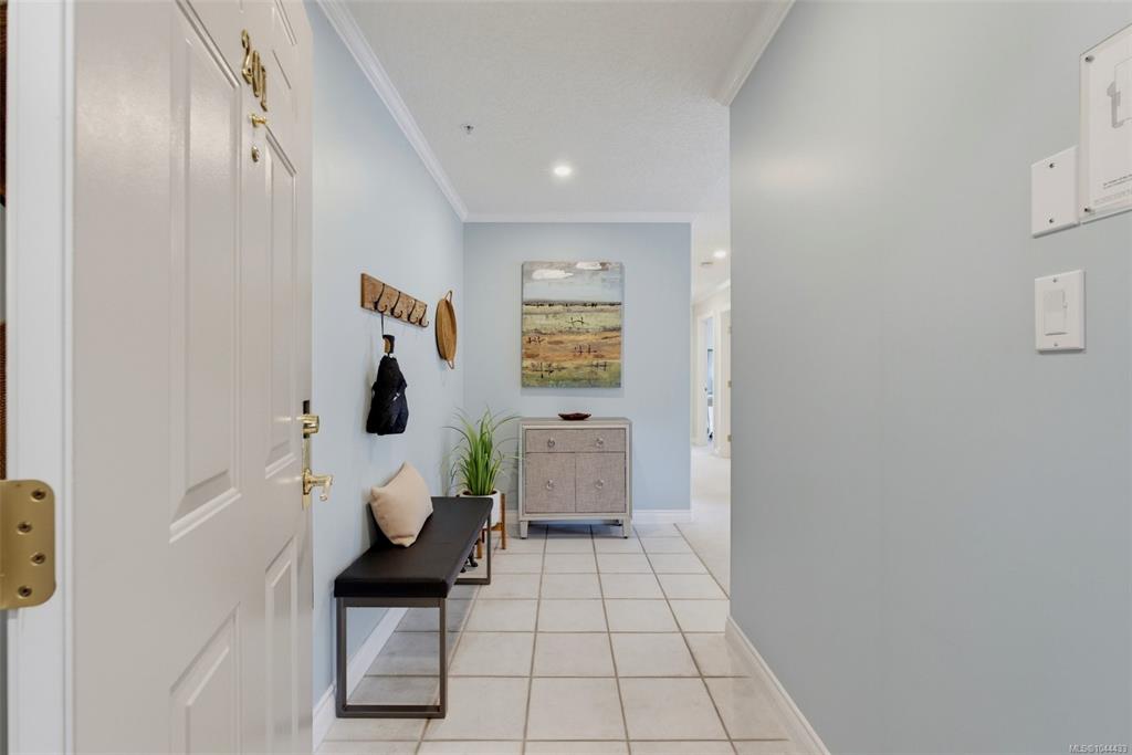 Third View of 940 Boulderwood Rise, Boulderwood Rise, Saanich, BC, V8Y 3H5