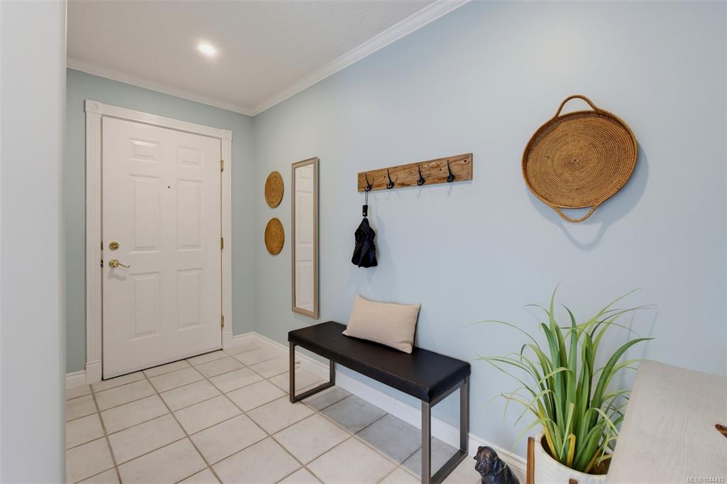 Fourth View of 940 Boulderwood Rise, Boulderwood Rise, Saanich, BC, V8Y 3H5