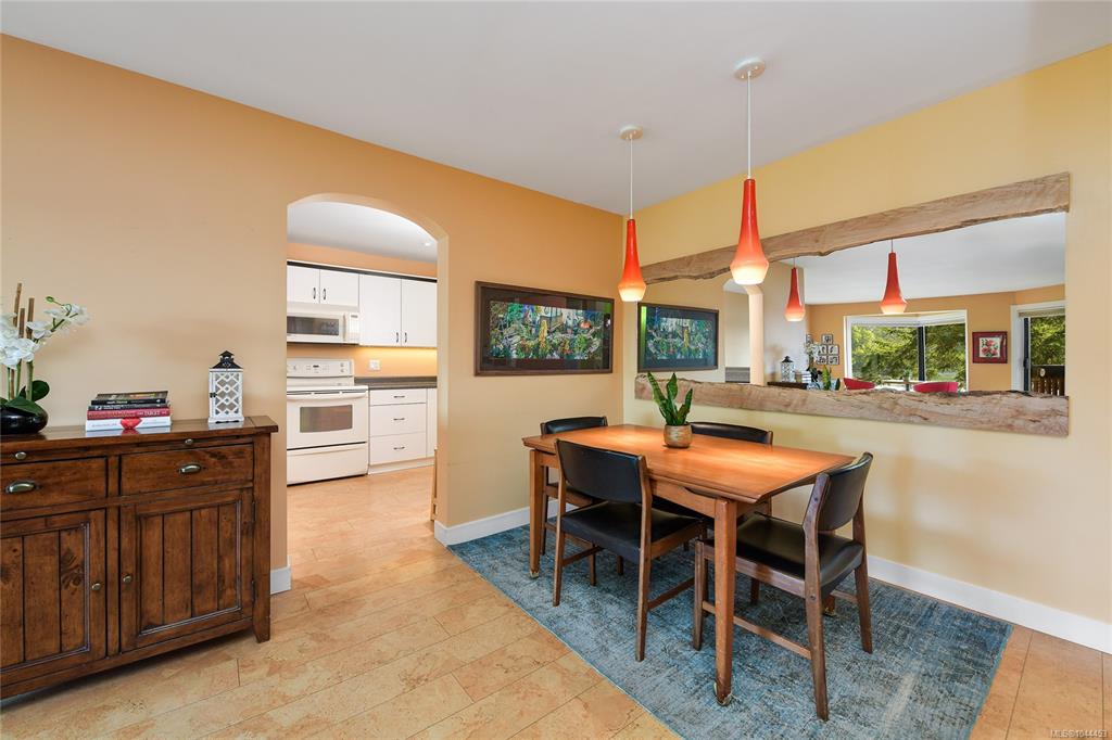 Fifth View of 630 Seaforth St, Victoria, BC, V9A 3R7